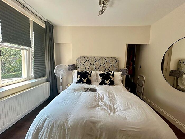 2 Bedroom Flat To Rent In Crescent Road, London, N8