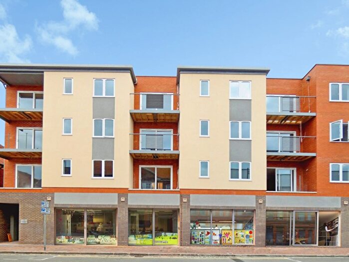 2 Bedroom Flat To Rent In Camp Road, Farnborough, Hampshire, GU14