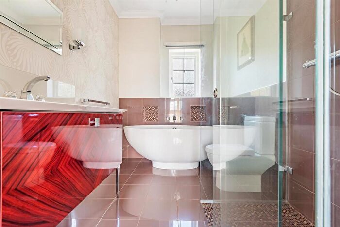 5 Bedroom Detached House To Rent In Highbourne Park, Lenham, Maidstone, ME17