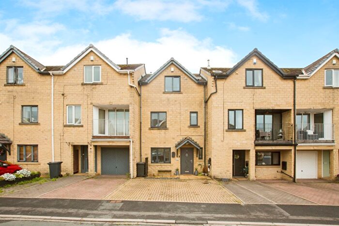 5 Bedroom Property For Sale In Illingworth Grove, Halifax, HX2