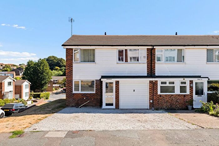3 Bedroom Semi-Detached House For Sale In Chalcroft Road, Folkestone, CT20