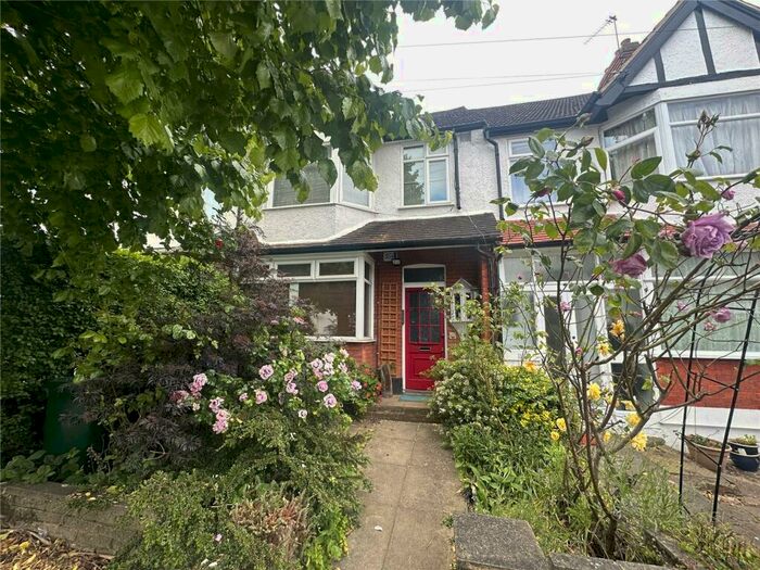 3 Bedroom Apartment To Rent In Victoria Road, London, NW7