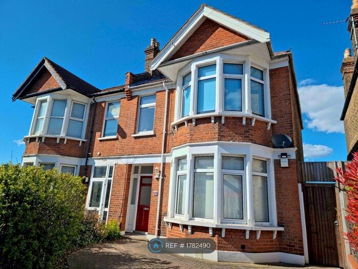 3 Bedroom Semi-Detached House To Rent In Dunvegan Road, London, SE9