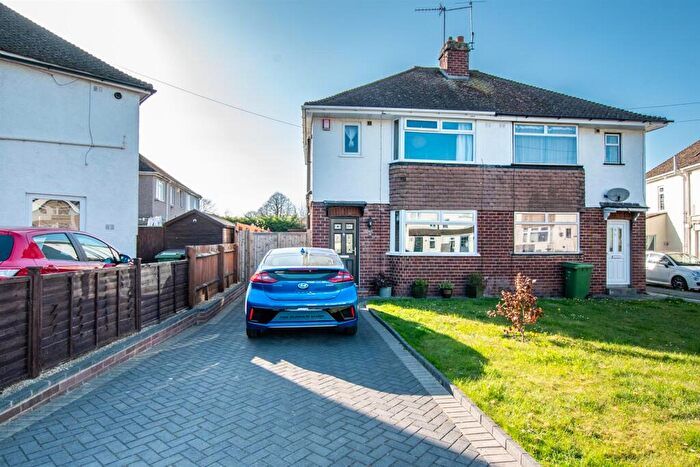 3 Bedroom Semi-Detached House For Sale In Tennyson Close, Keynsham, Bristol, BS31