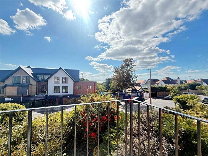 2 Bedroom Apartment For Sale In Kent Lodge, Chalkwell, SS0