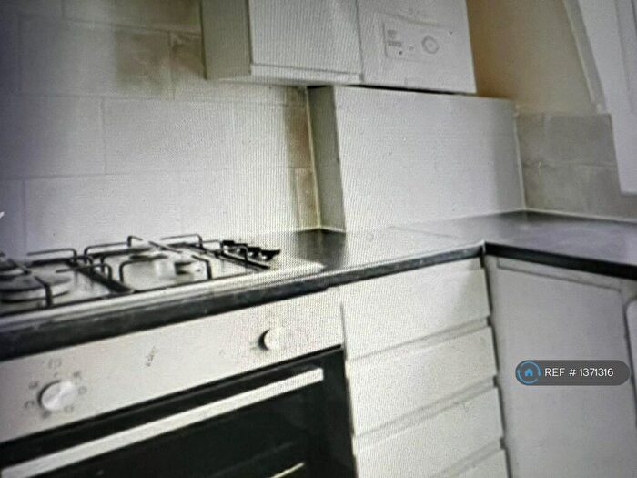 2 Bedroom Flat To Rent In Victoria House, Romford, RM1