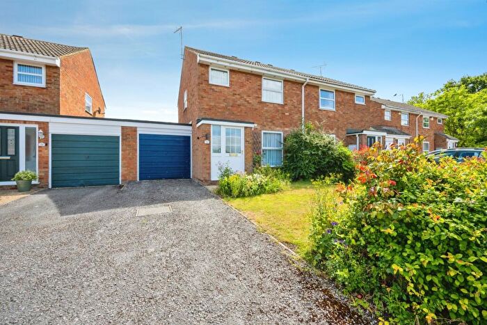 3 Bedroom Semi Detached House For Sale In Mercury Way, Leighton Buzzard, LU7