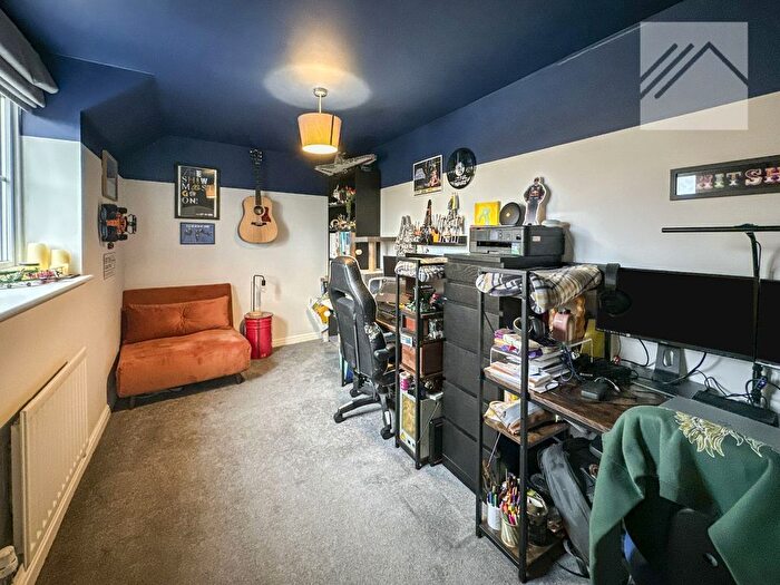 2 Bedroom Flat For Sale In Pepys Court, Wickford, SS12