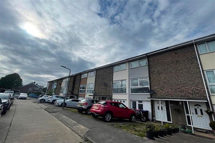 4 Bedroom Terraced House For Sale In Prince Avenue, Southend On Sea, SS0