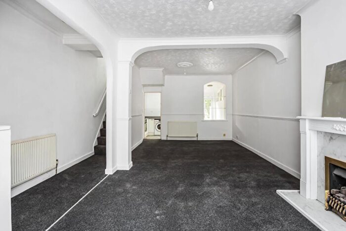 2 Bedroom Terraced House To Rent In Dundee Road, E13