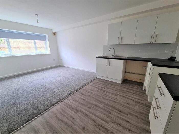 1 Bedroom Flat To Rent In Laburnum Drive, Newport, NP19