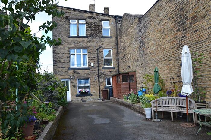 4 Bedroom Semi-Detached House For Sale In Victoria Road, Eccleshill, BD2