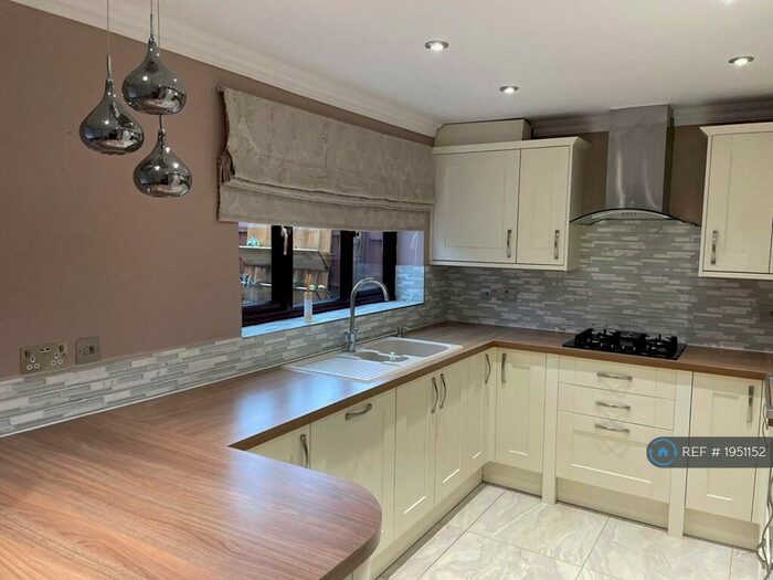 4 Bedroom Detached House To Rent In Highfields Close, Bristol, BS34