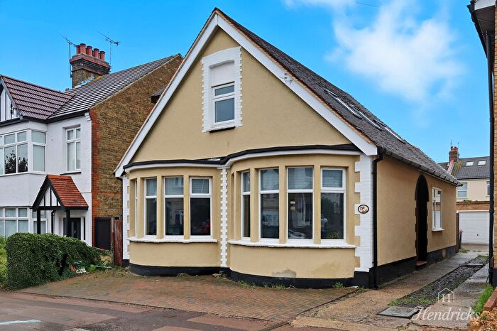 4 Bedroom Detached House For Sale In Westbourne Grove, Westcliff-On-Sea, SS0