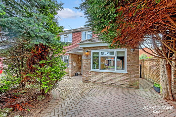 4 Bedroom Semi Detached House For Sale In Godman Road, Grays, RM16