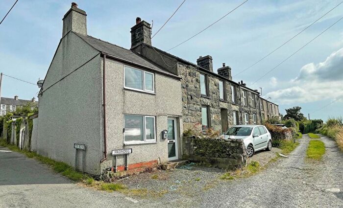 2 Bedroom End Of Terrace House For Sale In Fron Deg, Groeslon, Caernarfon, LL54