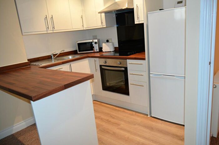 2 Bedroom Apartment To Rent In - Embankment Road, Flat A, PL4