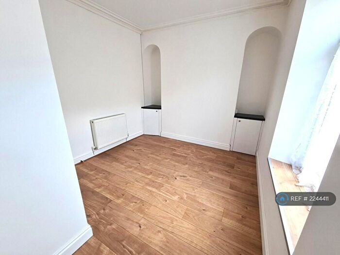 1 Bedroom Flat To Rent In Stanley Street, Llanelli, SA15