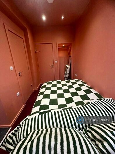 Studio To Rent In Heber Road, London, NW2