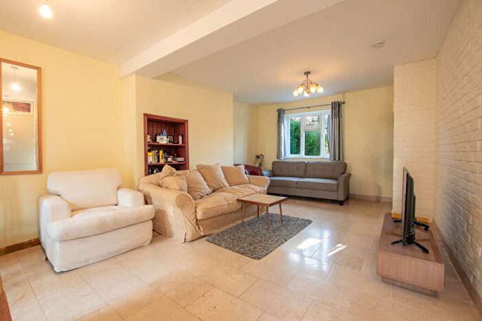 2 Bedroom Semi-Detached House To Rent In Hillcrest Road, Guildford, GU2