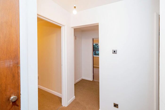 2 Bedroom Flat For Sale In Waterloo Road, Freemantle, Southampton, Hampshire, SO15