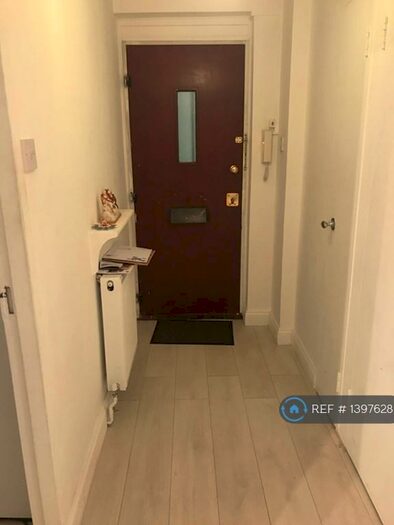 3 Bedroom Flat To Rent In Emberton Court, London, EC1V