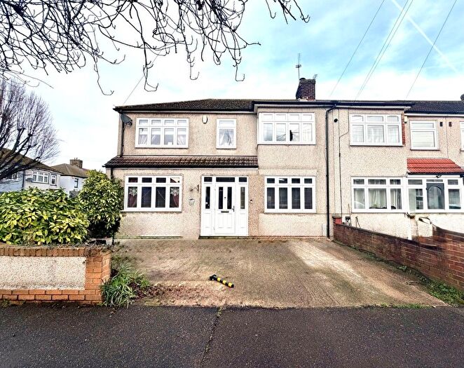 4 Bedroom End Terrace House For Sale In Castle Avenue, Rainham, RM13