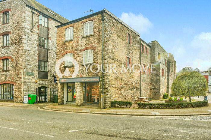 2 Bedroom Flat To Rent In Barbican Court, Plymouth, Devon, PL4