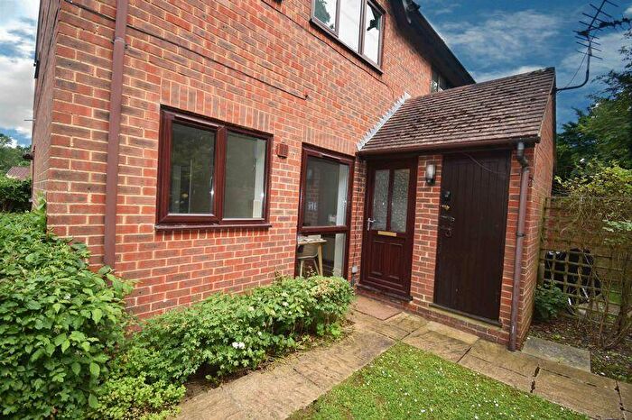 1 Bedroom Flat To Rent In Binfields Close, Lychpit, RG24