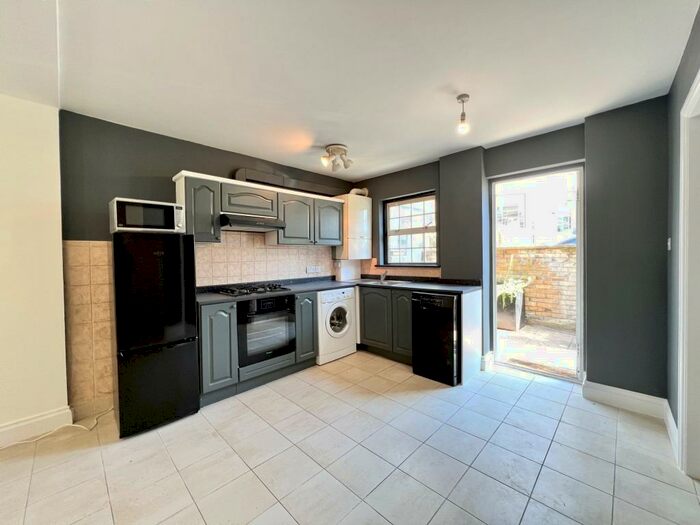 1 Bedroom Flat To Rent In New North Road, Hoxton, N1