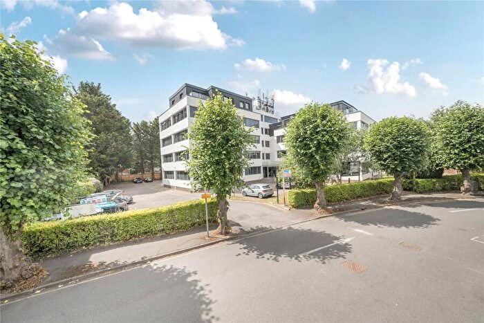 1 Bedroom Flat To Rent In West Byfleet, Surrey, KT14