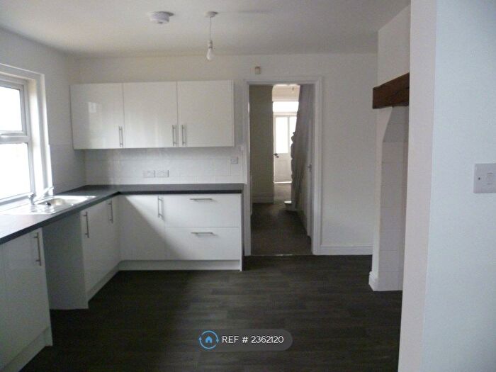 5 Bedroom Semi-Detached House To Rent In Richmond Park Road, Bournemouth, BH8