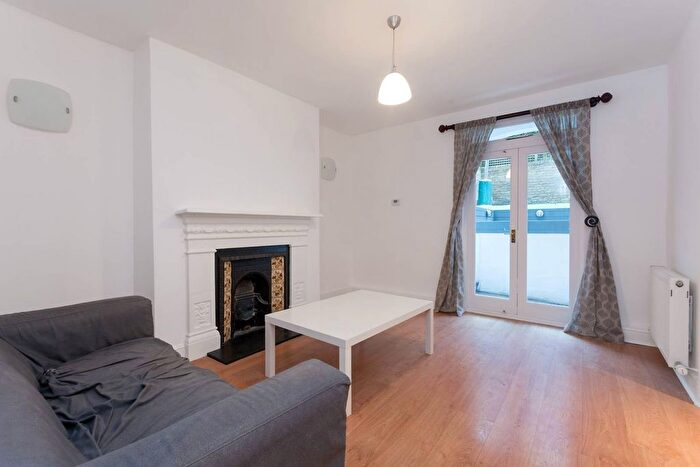 1 Bedroom Flat To Rent In Perham Road, Barons Court, London, W14
