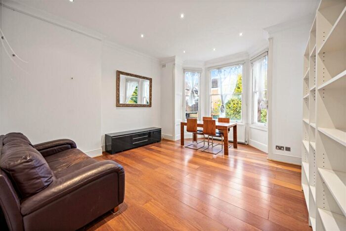 2 Bedroom Flat To Rent In Canfield Gardens, South Hampstead, NW6