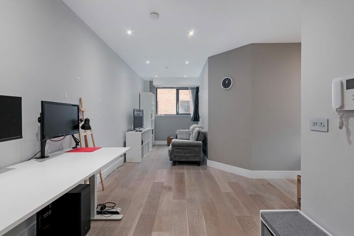 1 Bedroom Flat To Rent In Parkway, Chelmsford, CM2