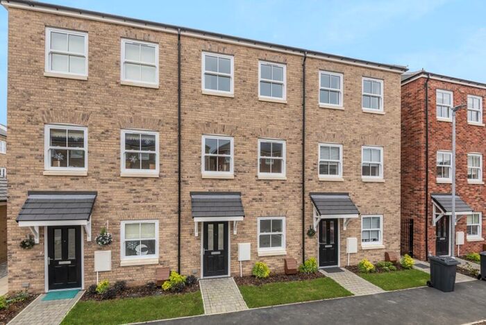 3 Bedroom Town House To Rent In Toye Avenue London, N20