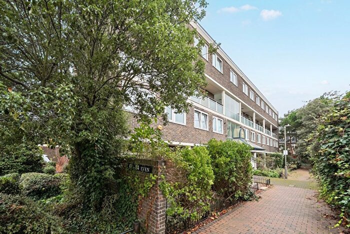 5 Bedroom Maisonette For Sale In Barringer Square, Tooting, Wandsworth, SW17