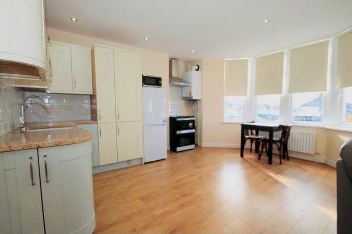 2 Bedroom Flat To Rent In North Road, Cardiff, CF14