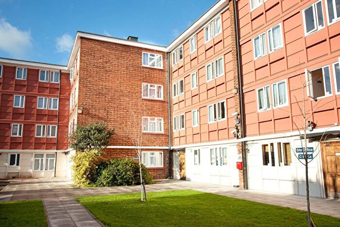 Studio To Rent In Flodden Road, London, SE5