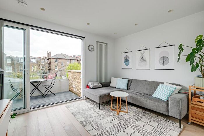 2 Bedroom Apartment To Rent In Ingham Road, West Hampstead, NW6