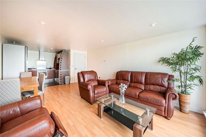 2 Bedroom Flat To Rent In Apollo Building, Canary Wharf, E14