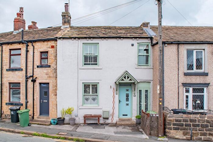 2 Bedroom Terraced House For Sale In Bradford Road, Drighlington, BD11