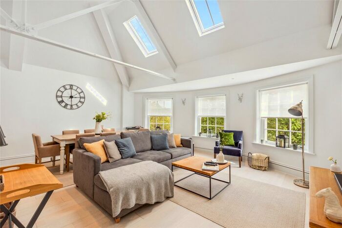 2 Bedroom Flat To Rent In Latchmere House, Barrons Chase, TW10