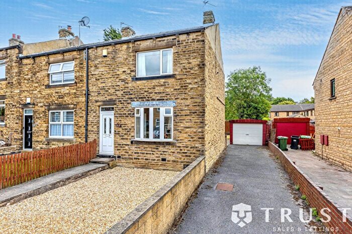 3 Bedroom End Of Terrace House For Sale In Moor End Lane, Dewsbury, WF13