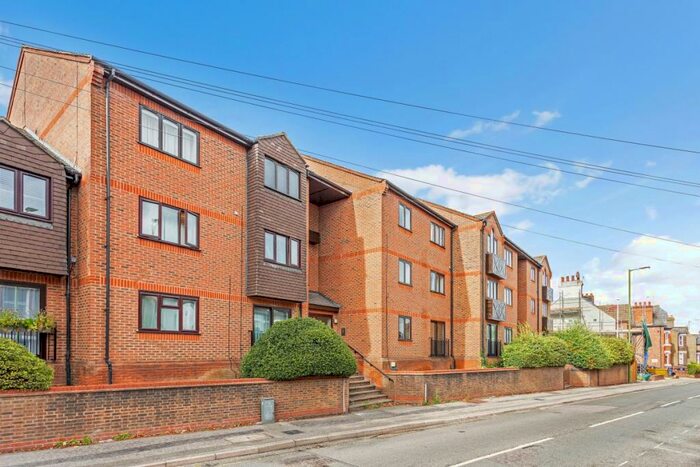 1 Bedroom Apartment To Rent In Stanhope Road St. Albans, AL1