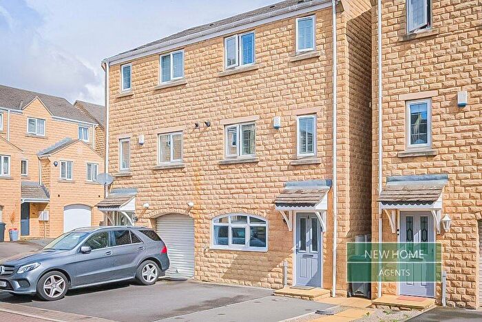 4 Bedroom Semi Detached House For Sale In Sage Grove, Brighouse, West Yorkshire, HD6