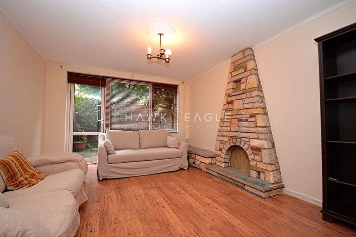 3 Bedroom Flat To Rent In Landon Walk, London, Greater London., E14