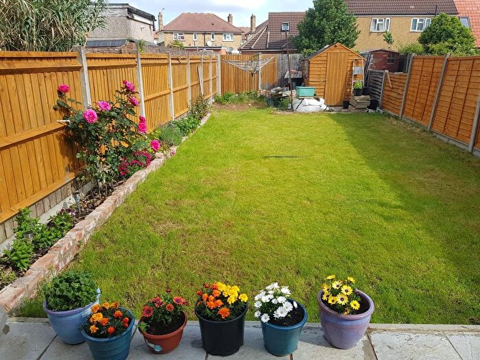 4 Bedroom Semi Detached House To Rent In Hounslow, TW4