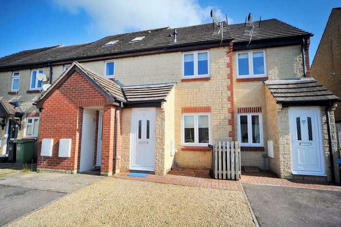 3 Bedroom Flat To Rent In Kemble Drive, GL7