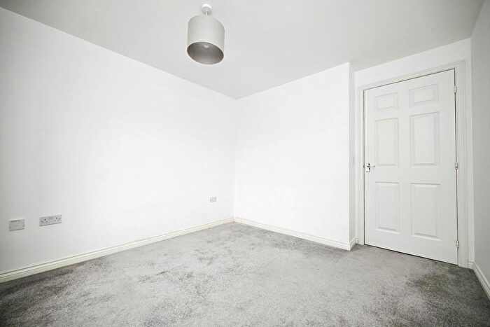 2 Bedroom Flat For Sale In Dunster Close, Rugby, CV22